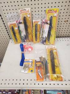 lot 493 image: Musky Lures and swivels
