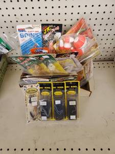 lot 530 image: Big variety box with lures Swivels and safety snaps PLUS MORE
