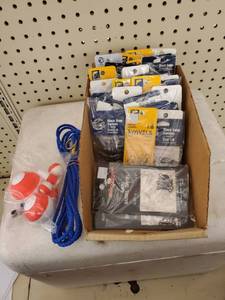 lot 549 image: Swivels and safety snaps Mostly size 1 and 2