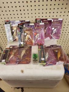 lot 551 image: Rapala - Mystic Divers