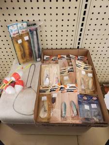 lot 552 image: Kastmaster Blade spoon lures and more