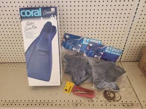 lot 613 image: Coral swim fins size 7-9 and P.T. Oar Locks