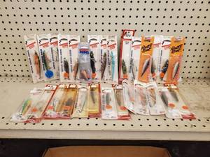 lot 635 image: 28 assorted Lures Mostly Smithwick Rattling Rogue