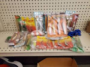 lot 643 image: 24 lures Rapala - Bomber - Reef runner - Lazy Ike