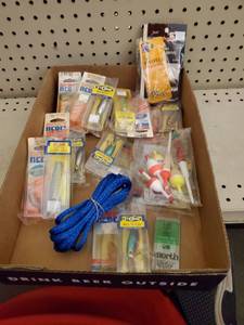 lot 652 image: Storm - Rebel Crank baits and swivels