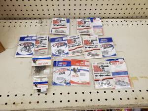 lot 672 image: Eagle Claw assorted Baitholder Fishing Hook
