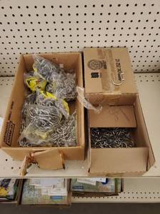 lot 39 image: 700 or so small peg board J hooks