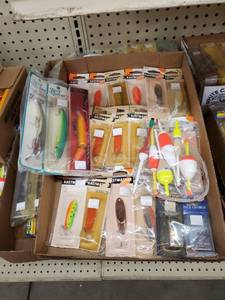 lot 536 image: Spoon lot with Rapala and Reef runner Basswalleyepike lures