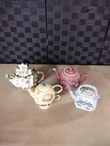 lot 8007 image: Lot of Tea Pitchers