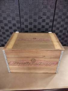 lot 8011 image: Budweiser Wooden Crate with Lid