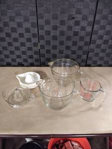 lot 8013 image: Lot of Citrus Juicers