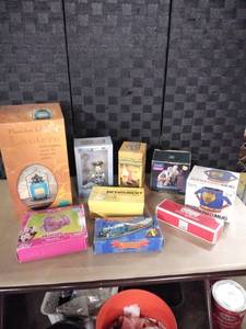 lot 8022 image: Nice Lot of Collectibles