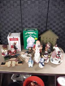 lot 8024 image: Christmas Figurines and More
