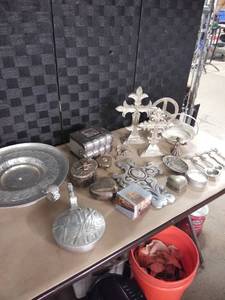 lot 8027 image: Household Decor