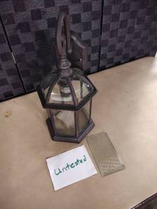 lot 8098 image: Light Fixture