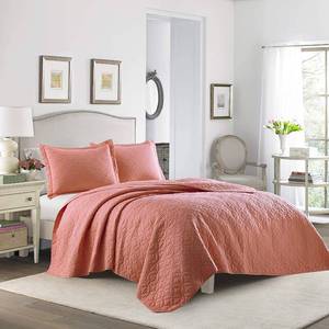 lot 8108 image: Laura Ashley, Coral, FullQueen Quilt Set