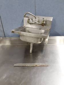 lot 1274 image: Wallmount hand wash sink