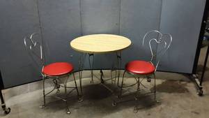 lot 1286 image: Antique ice parlor table 2 chairs Heart wire
