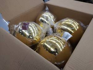 lot 1976 image: a lot of giant gold decorative ornaments