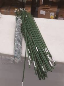 lot 8988 image: Bond Ss3 3 Green Steel Stakes