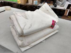 lot 9596 image: large paper towel sheets