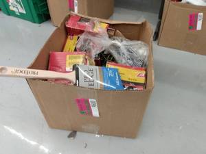 lot 9600 image: box of miscellaneous ace items