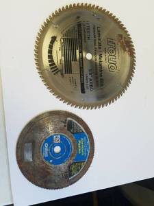 lot 3 image: 2 saw blades