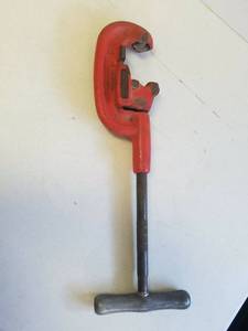 lot 14 image: Ridgid 18 to 2 heavy duty pipe cutter