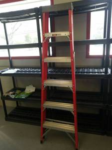 lot 27 image: 6ft fiberglass ladder