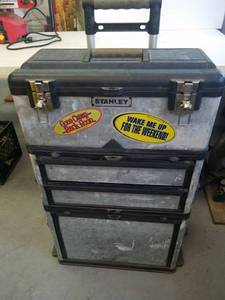 lot 32 image: Stanley rolling toolbox with tools