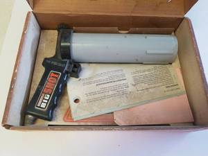 lot 39 image: Deviliss Big Shot air powered caulking gun