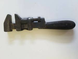 lot 59 image: Vibtage The H D Smith Perfect Handle made in USA Pipe wrench