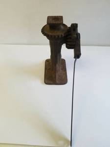 lot 61 image: Antique jack with newer handle lol