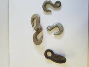 lot 70 image: Hooks