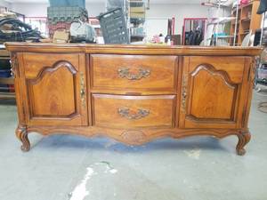 lot 151 image: Bassett Buffet