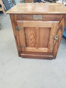 lot 153 image: End table