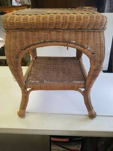 lot 157 image: wicker patio table