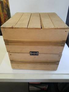 lot 162 image: cool wooden box