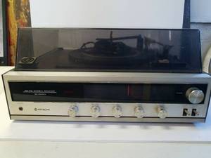 lot 172 image: Hitachi AM FM stereo receiver