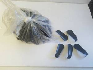 lot 185 image: Shoe horns, bag full
