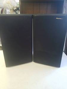 lot 197 image: 2 Pioneer Speakers