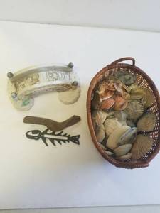 lot 199 image: Sea shells