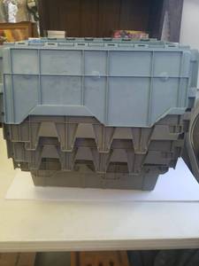 lot 201 image: 4 flip top totes