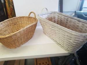 lot 210 image: 2 large baskets