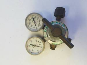 lot 801 image: Uniweld oxygen regulator
