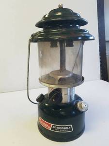 lot 804 image: Coleman lantern 1989