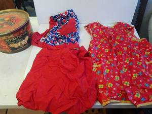 lot 810 image: Vintage Aprons in can