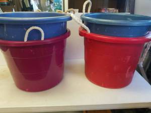 lot 820 image: 4 rope handle tubs one handle is broke on one of the tubs
