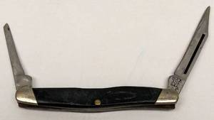 lot 503 image: Vintage Buck 305 Folding Pocket Knife - Two Blades