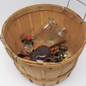 lot 526 image: Cool Treasure Hunt Lots of Goodies